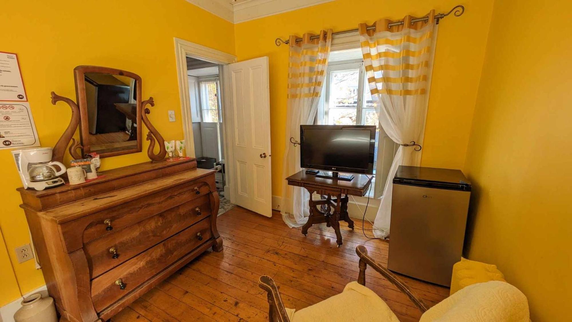 Hotel La Maison Rousseau Montmagny Zimmer foto