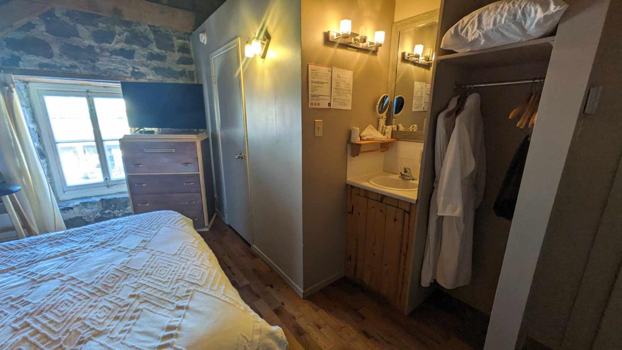 Hotel La Maison Rousseau Montmagny Zimmer foto