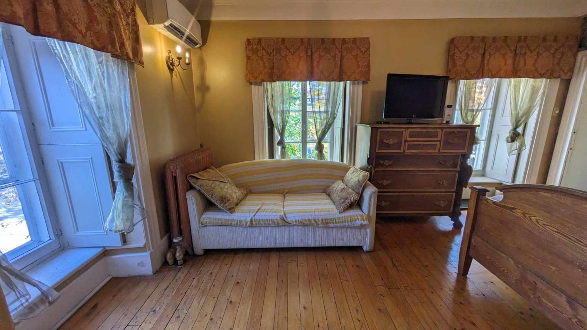 Hotel La Maison Rousseau Montmagny Zimmer foto