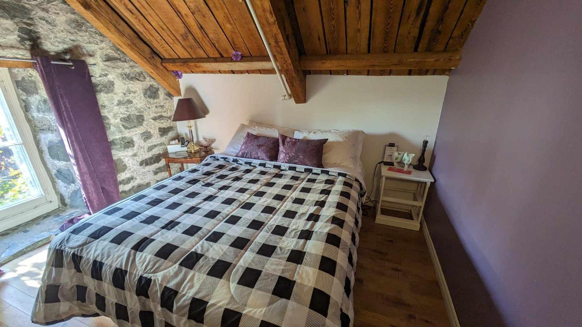 Hotel La Maison Rousseau Montmagny Zimmer foto