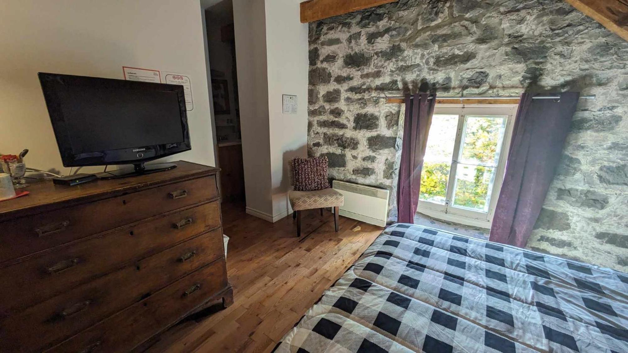 Hotel La Maison Rousseau Montmagny Zimmer foto